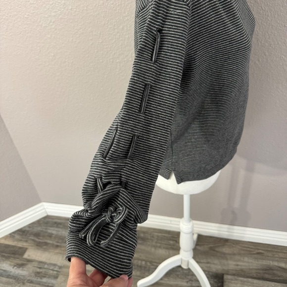 Skies Are Blue Women's Size S Black Striped Rouched Bow Sleeve Sweatshirt - Picture 8 of 9